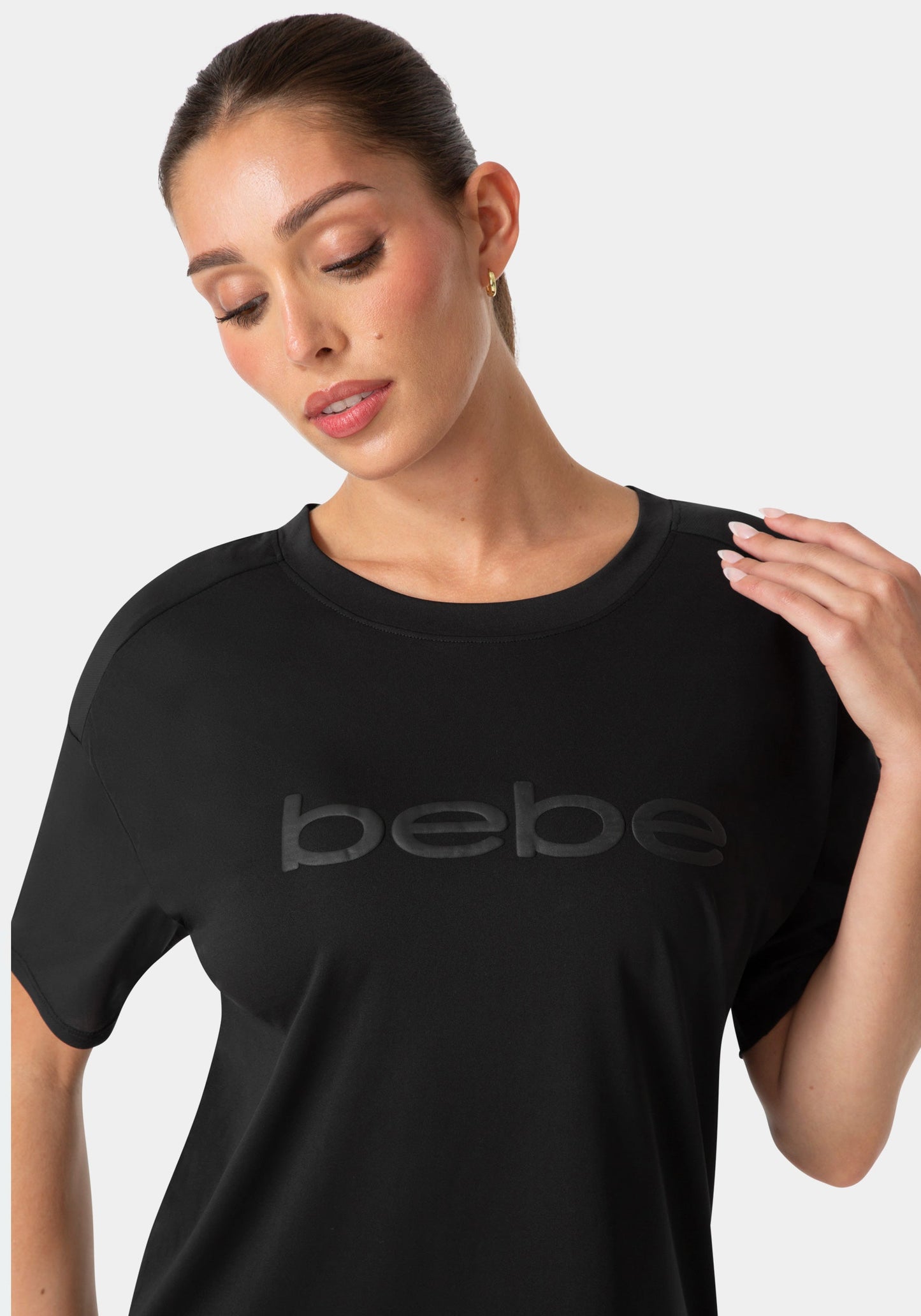 Curved Hem Tee W Puff Paint Logo