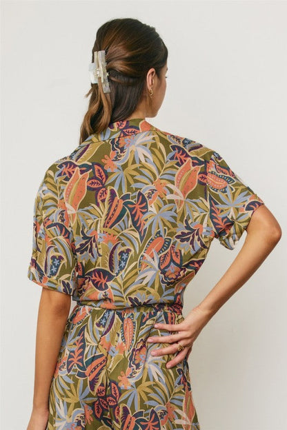 Demetria Short Sleeve Button Down Tropical Print Crop Top Green